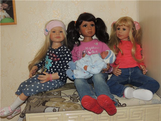 Две сестрички от Памелы Эрфф и их подружки