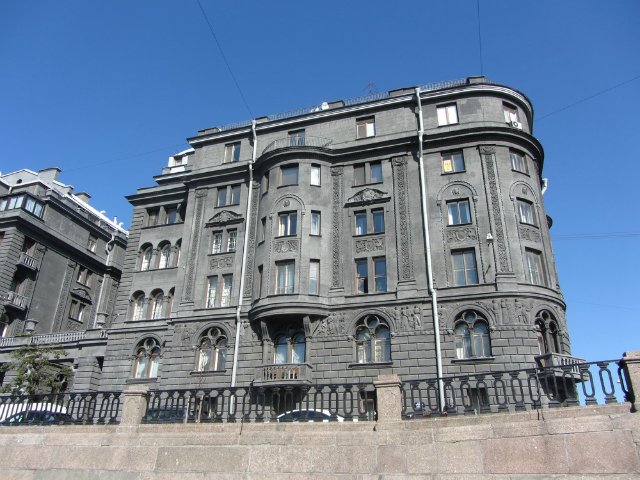 Приглашаем на водную экскурсию по Петербургу