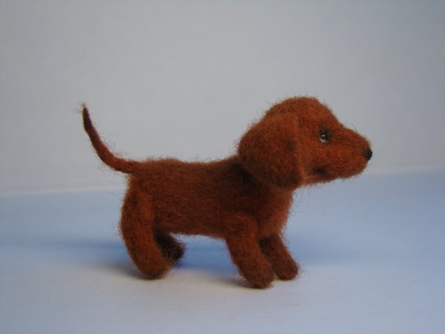 Мини-такс. Авторская игрушка валянием Ольги Чернухо