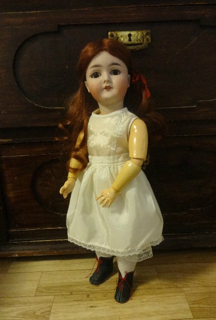 Задумчивая, скромная, тихая и строгая. Armand Marseille