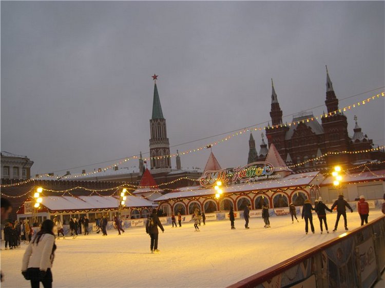 Как Элис и Муся посетили выставку кукол в Гостином дворе