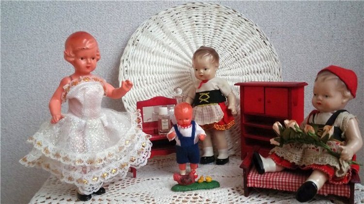 Мои антикварочки живущие у меня дома. И новенький малыш вернувшийся с реставрации