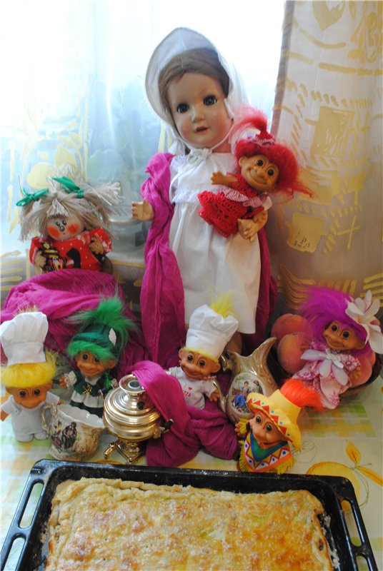 Сделать нужно нам пирог, Чтоб отведать каждый мог. Граммов сто возьмем улыбок, И совсем чуть-чуть ошибок