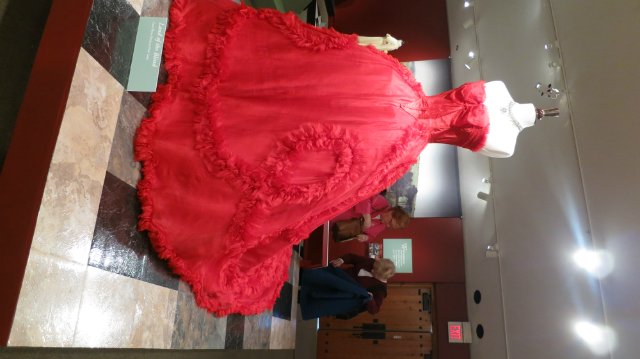 Как за неприметным фасадом может скрыватся просто удивительный Клондайк!!! Или "Это я удачно зашел!!!!!"