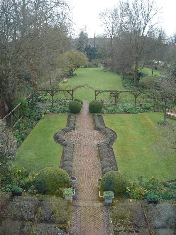 Максимка в английском саду (фото 4)