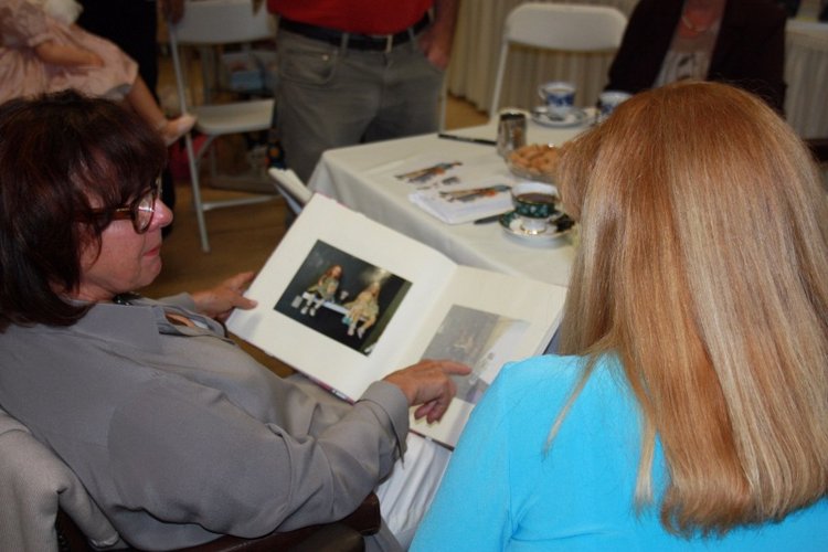 Августовская встреча в клубе коллекционеров с фрау Hildegard Gunzel. Часть 4. О планах на следующий год и подписи кукол