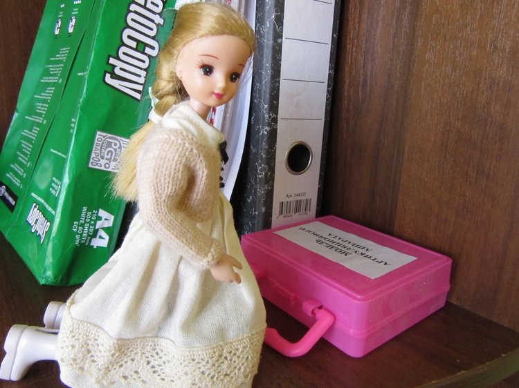 И вновь Хелена посещает логопедический кабинет... а заодно и рассматривает садик