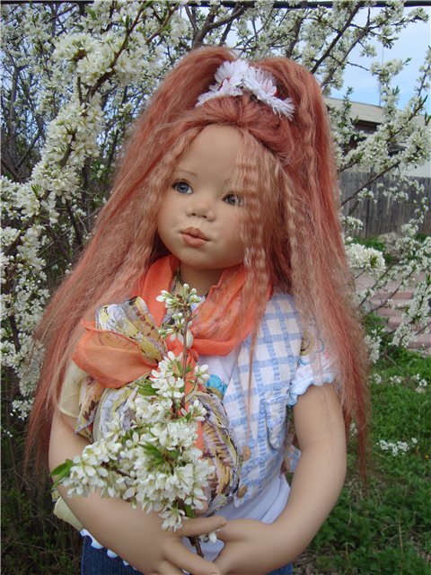 Как хорошо. Новенький костюмчик и сапожки