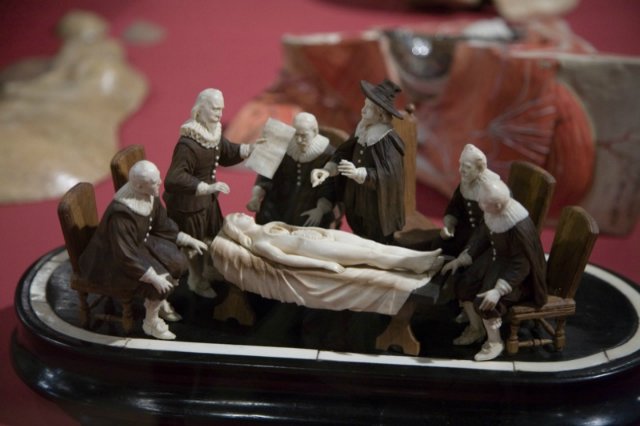 На каждого Бармалея свой Айболит или Куклы Гиппократа. От старинных диагностических кукол до современных медицинских