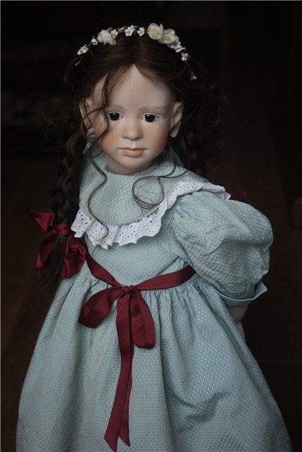 Альберта (Alberta) - фарфоровая красавица из коллекции Signature от Ruth Treffeisen, 1996 г (фото 9)