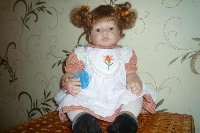 Девочка из цветочной коллекции Золотая лилия Lee Middleton (фото 4)