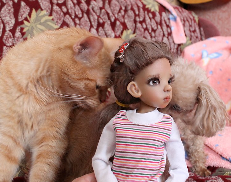 Знакомство Лолы, Kaye Wiggs