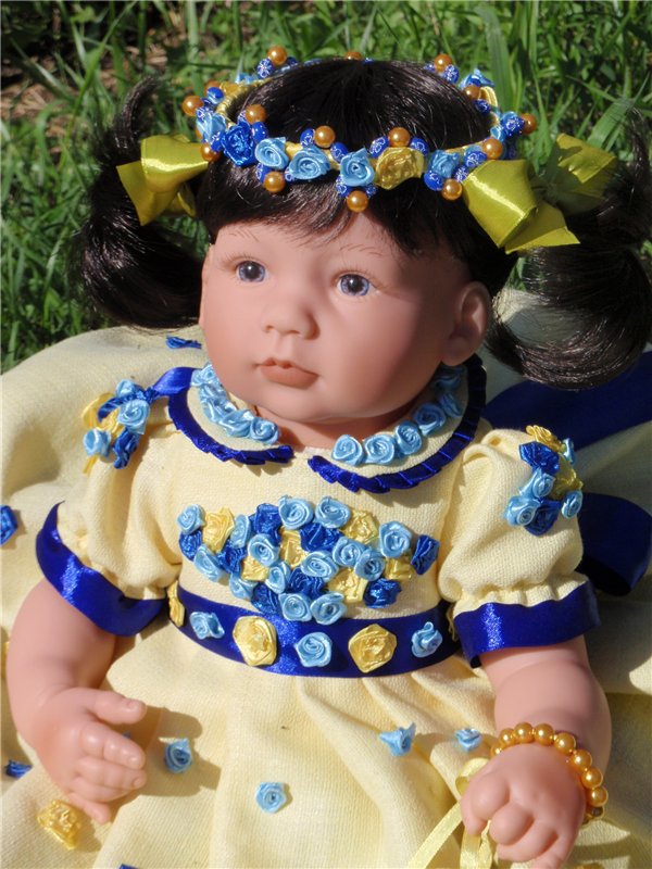 Солнечная цветочница Анюта. Эксперименты с переодеванием могут быть нескончаемы