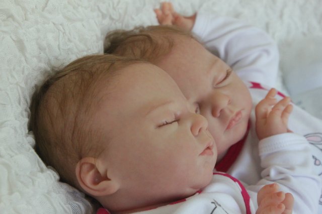 Одинаковые дочки... Куколки реборн Виктории Вишни