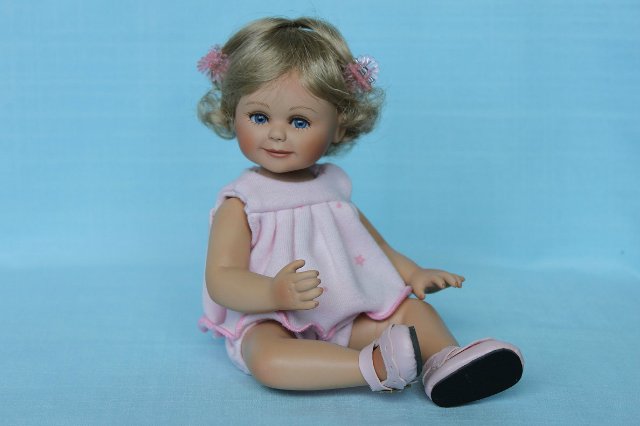 Фарфоровая кнопочка позирует на открытку! Габриела Мюллер для Мастерпис