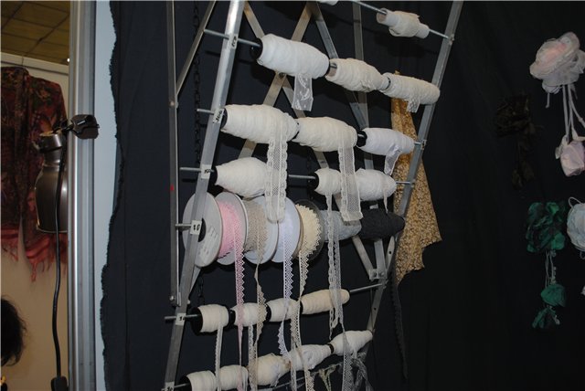 Выставка на Тишинке "Атмосфера творчества". Октябрь 2014. Бусинка к бусинке - получаются бусики! Кружево для антикварных