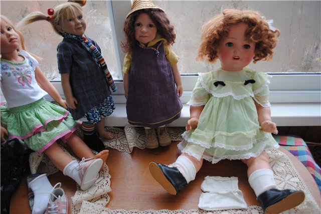 Кое-что из чулочно-носочной истории. Какого качества чулочки на куклах известных мастеров современности