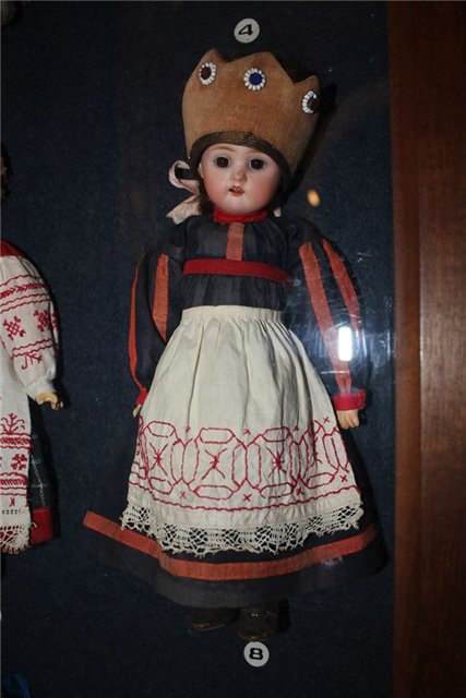 Антикварные куклы в музее барона Штиглица