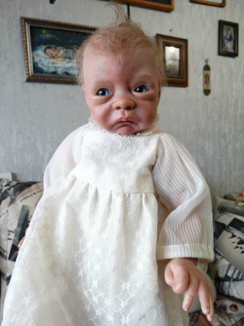 Малышка реборн Пейдж примеряет крестильное платье (фото 5)
