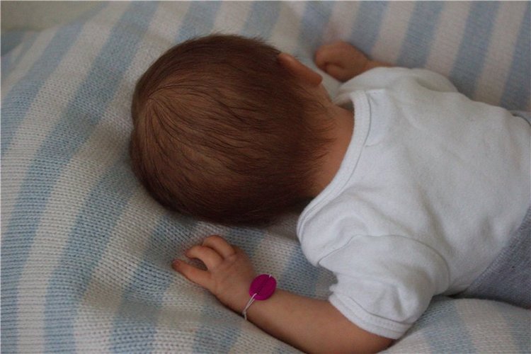 Маленькая пуговка Аделиночка