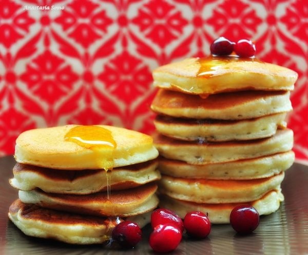 Вкусные у бабушки блинчики-оладушки. С маслом и с вареньем, со сметаной съем я (фото 2)