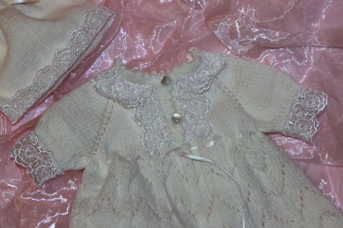 Вязаный комплект для маленькой куколки-принцессы (фото 2)