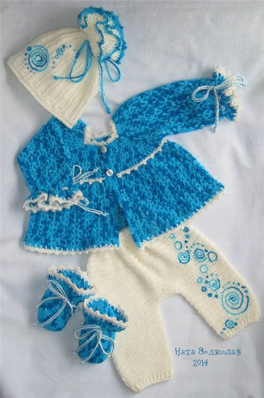 Если прохладно. Вязаная одежда для кукол-малышей (фото 6)