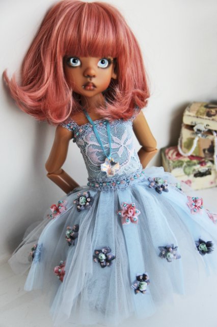 В роли моделей Ларисса дарк и Лайла тан