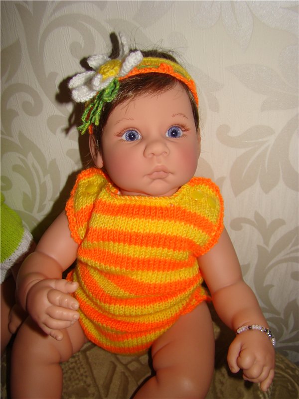 Ярче солнышка.Вязанный костюм для куколки Ли Миддлтон