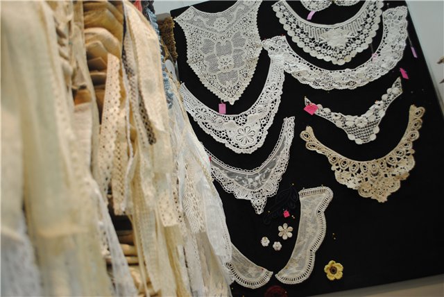 Выставка на Тишинке "Атмосфера творчества". Октябрь 2014. Бусинка к бусинке - получаются бусики! Кружево для антикварных