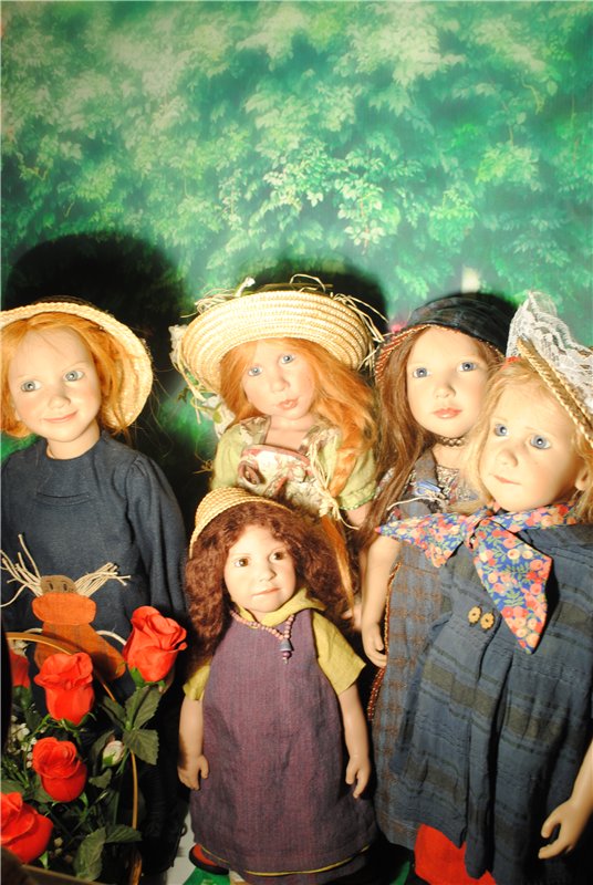 Мы купили два билета - уезжаем завтра в лето