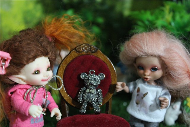 Фрося приехала. Да не одна, а с домиком-часами (фото 6)