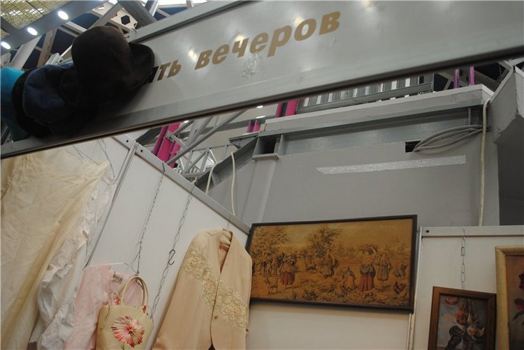 На Тишинку мы пошли – там сокровища нашли. Взгляд на «Блошиный рынок» со второго этажа | Бэйбики На Тишинку мы пошли – там сокровища нашли. Взгляд на «Блошиный рынок» со второго этажа