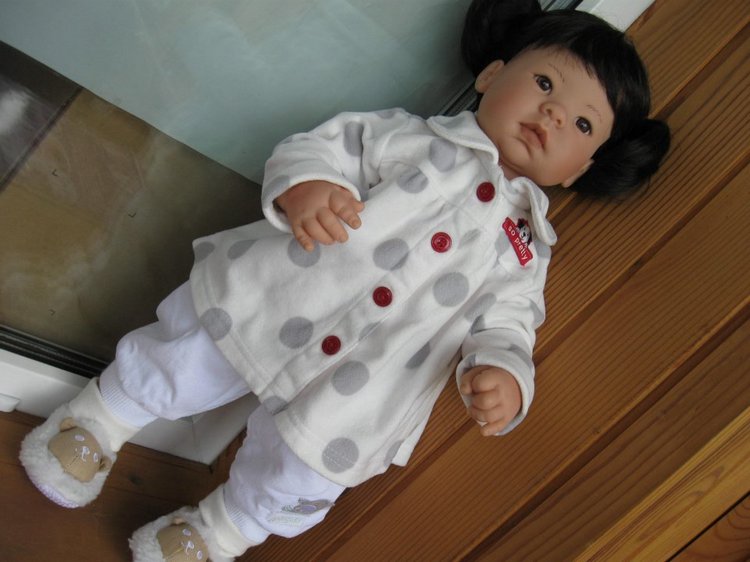 Азиаточка Миддлетончик и её любимые игрушки