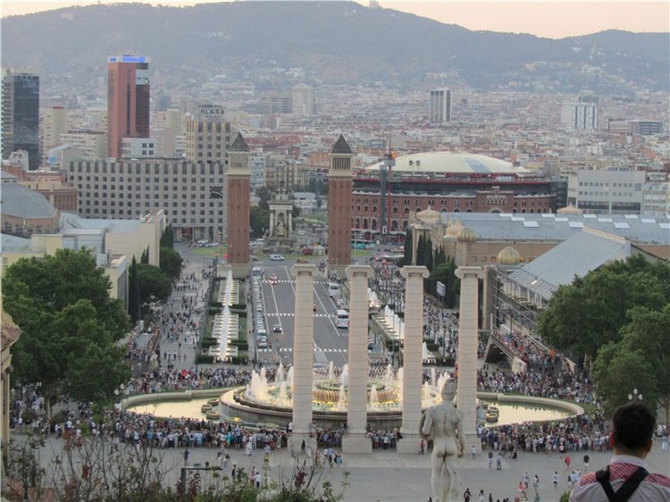 Магический фонтан Монжуика — поющая достопримечательность Барселоны (фото 8)