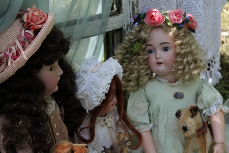 Сестрёнки Кестнер на прогулке (фото 4)