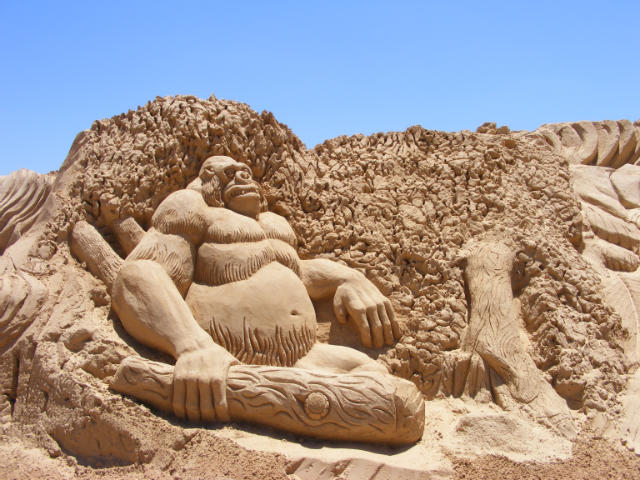Замки, произведения скульптуры из песка