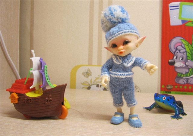 Матросская шапка, веревка в руке (фото 9)