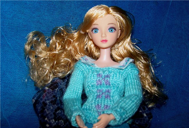 Связаные на шпильках наряды для маленьких кукол (фото 5)