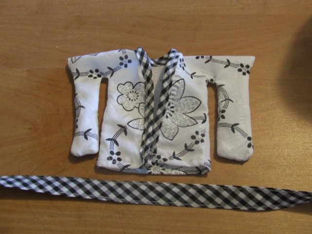 Простая одежда для куклы - КИМОНО. Мастер-класс