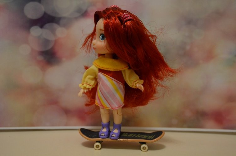 Мини дисней аниматорс Жасмин - покатушки на скейте