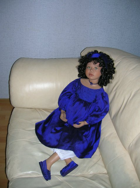 Очень синий топик или Королевский сапфир. Коллекционная фарфоровая кукла Наоми (Naomi) от Кристин Оранж