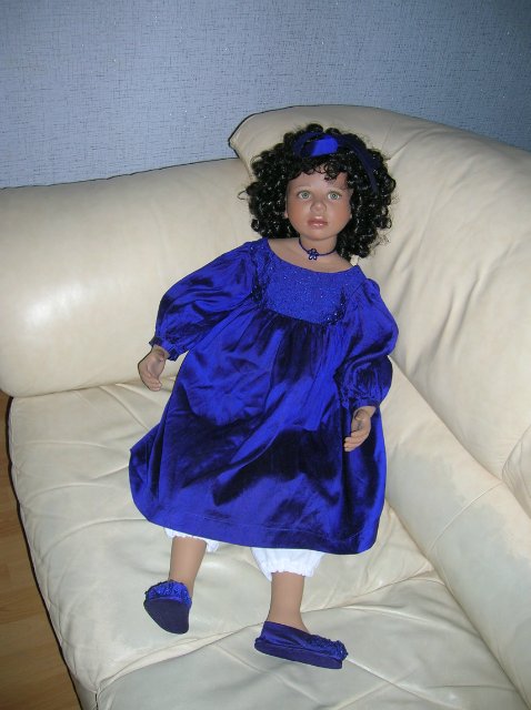 Очень синий топик или Королевский сапфир. Коллекционная фарфоровая кукла Наоми (Naomi) от Кристин Оранж