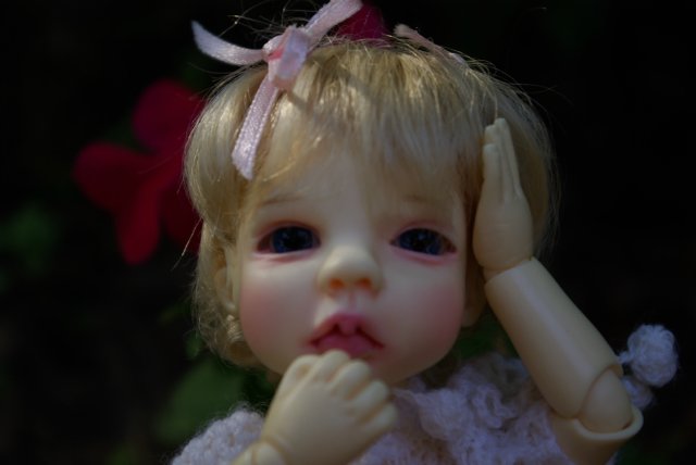 Маленькое приключение в саду цветов. Connie Lowe