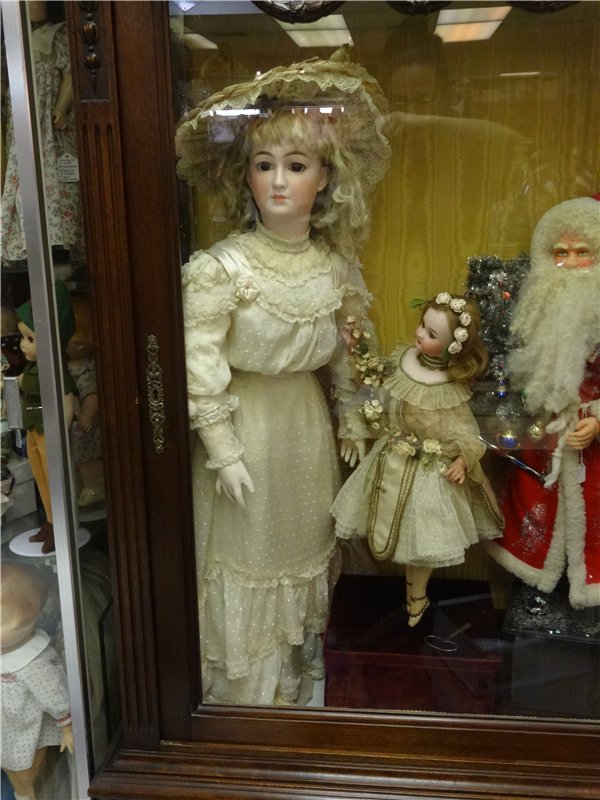 Я в своей жизни никогда не видела столько антикварных кукол. Фото (фото 8)