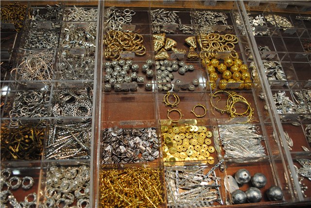 Выставка на Тишинке "Атмосфера творчества". Октябрь 2014. Бусинка к бусинке - получаются бусики! Кружево для антикварных