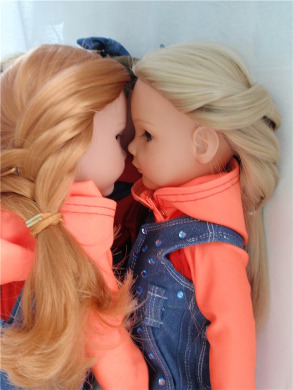 И мы и мы хотим поздравить наших мам, бабушек, тетушек, сестер и всех-всех женщин с самым женским Днем 8 Марта