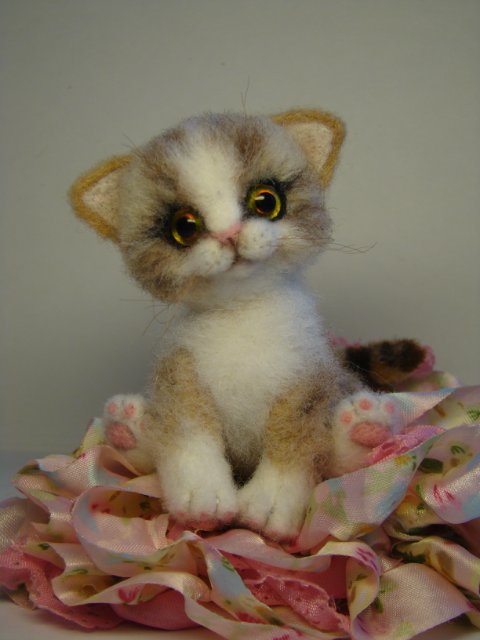 Котейка. Авторская игрушка сухим валянием Ольги Чернухо (фото 4)