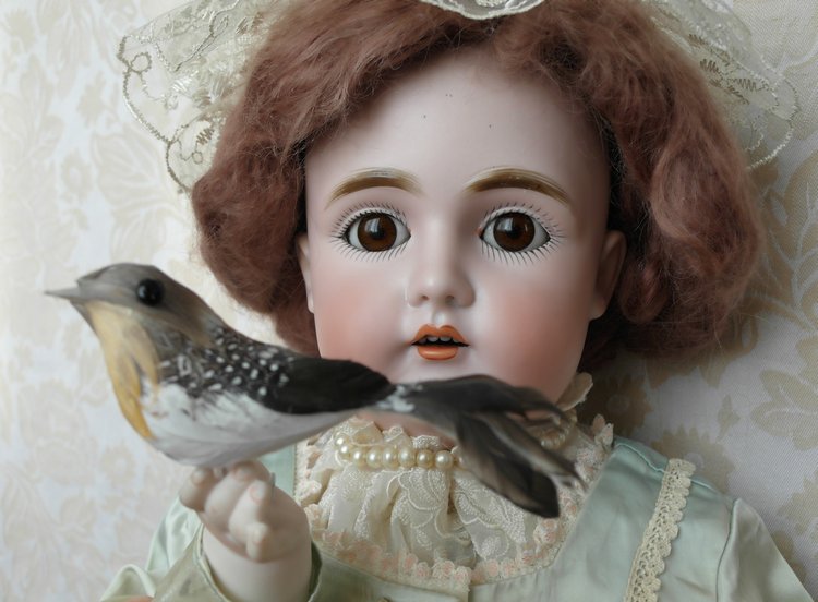 Ремонт "с фантазией" антикварной куклы