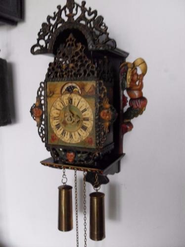 Старинные часы еще идут. Коллекция старинных часов